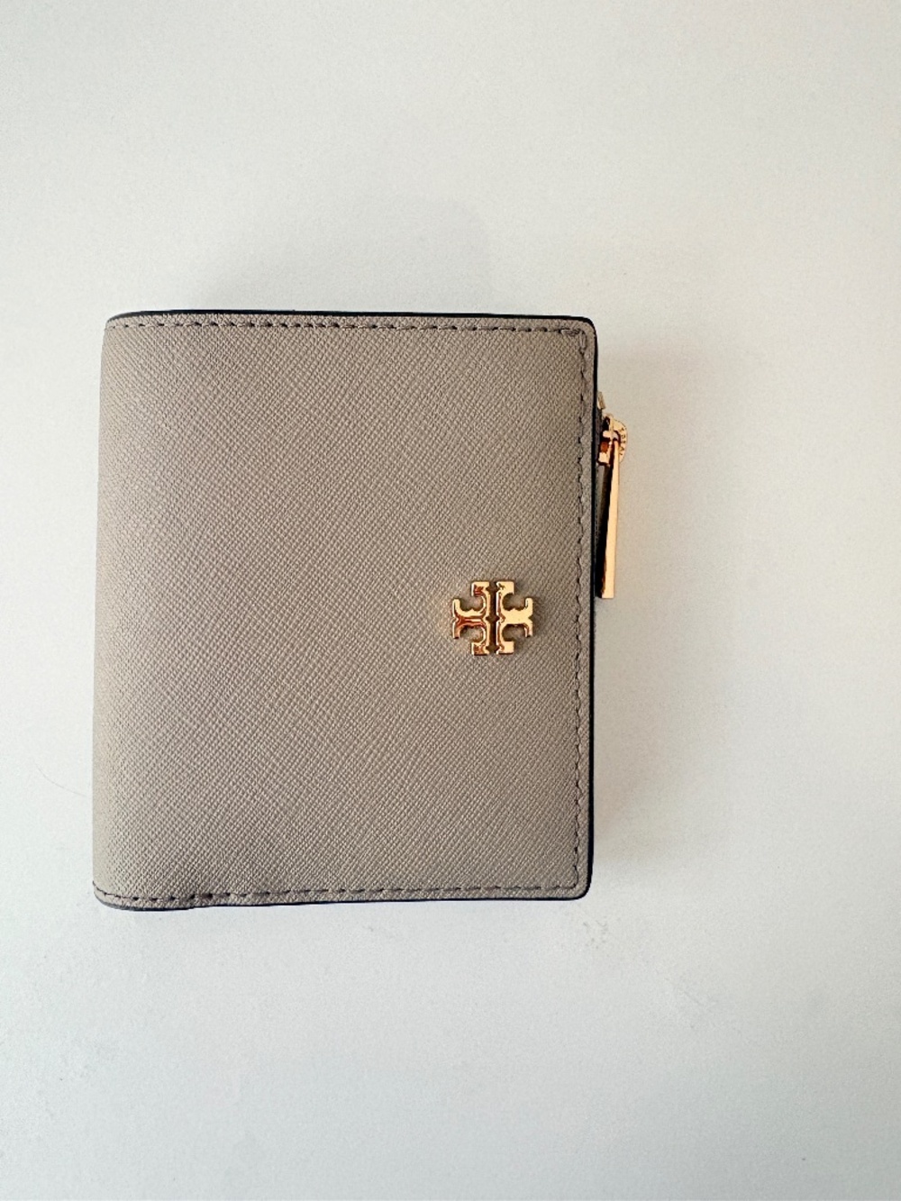 Tory Burch Robinson Slim Bifold / Mini Wallet in Saffiano Leather